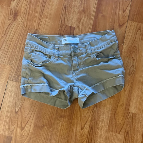 Shorts - Picture 4 of 5
